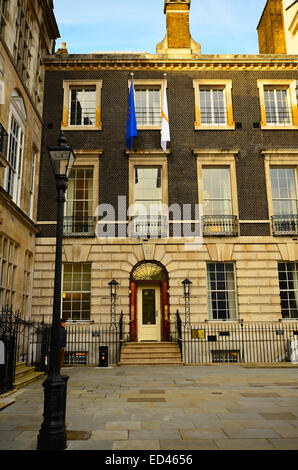 Esterno dell'Alta commissione della Repubblica di Cipro, St James's Square, Londra W1 Foto Stock