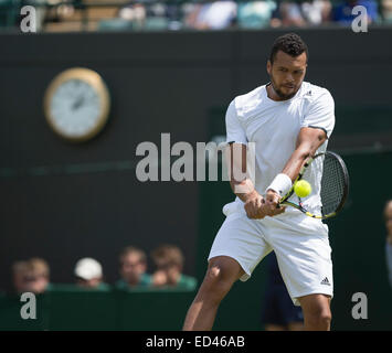 24.06.2014. Il torneo di Wimbledon Tennis Championships 2014 tenutosi presso il All England Lawn Tennis e Croquet Club di Londra, Inghilterra, Regno Unito. Jurgen MELZER (AUT) (indossando pac) v Tsonga Jo-Wilfried (FRA) [14]. Foto Stock