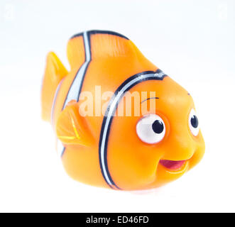 Amman, Giordania - 1 Novembre 2014 : Marlin cartoon pesce personaggio giocattolo di alla ricerca di Nemo film della Disney Pixar Animation Studio. Foto Stock