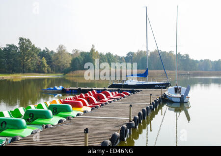 Barche sul lago Zdworskie, Polonia Foto Stock