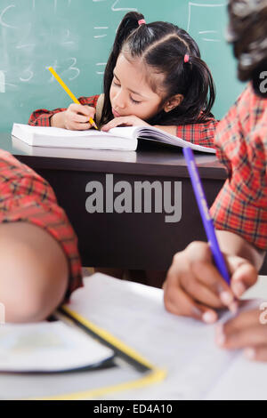 Bambini indiani studenti schooll Studio Foto Stock