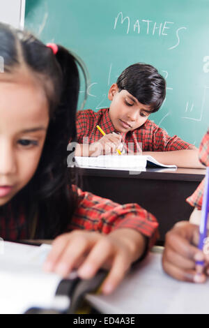 Bambini indiani studenti schooll Studio Foto Stock