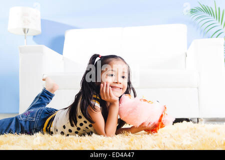 1 bambino indiano ragazza home Relax Foto Stock