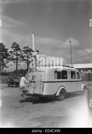 Broadcast van al di fuori dello stadio olimpico di Helsinki, ca. 1937 Foto Stock