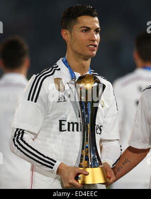 Marrakech, Marocco. Xx Dec, 2014. FIFA Coppa del Mondo per Club. Finale. Real Madrid contro San Lorenzo. Real Madrid avanti Cristiano Ronaldo con i vincitori del trofeo. © Azione Sport Plus/Alamy Live News Foto Stock