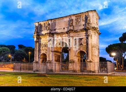 Roma, Italia. Arco di Costantino Imperatore commemorare la vittoria su Massenzio in 312annuncio, Impero Romano guerra civile Foto Stock