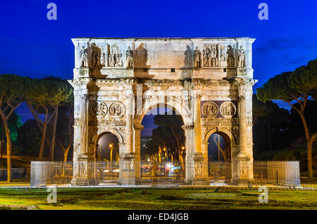 Roma, Italia. Arco di Costantino Imperatore commemorare la vittoria su Massenzio in 312annuncio, Impero Romano. Foto Stock