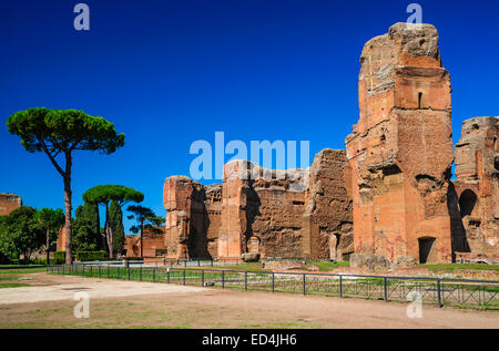 Roma, Italia. Terme di Caracalla, antiche rovine del pubblico romano Terme costruite dall'imperatore Caracalla, tra 212 e 216annuncio. Foto Stock