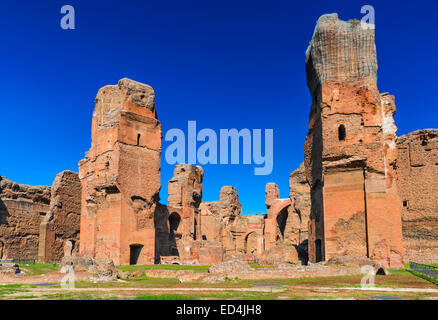 Roma, Italia. Terme di Caracalla, antiche rovine del pubblico romano Terme costruite dall'imperatore Caracalla, tra 212 e 216annuncio. Foto Stock