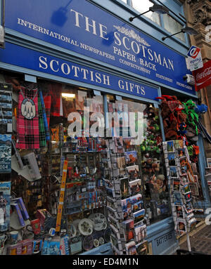 The Scotsman NewsAgent and Paper rack, Cockburn St Edinburgh, Scotland, UK Foto Stock