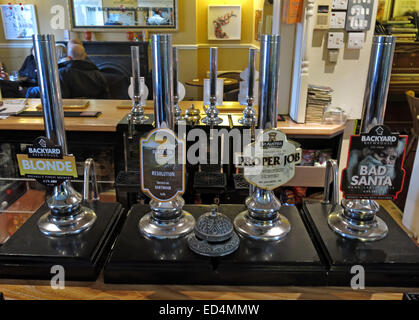 Birreria Backhouse Walsall ales, sul bar presso la fontana, inferiore Forster Street, Walsall, West Midlands, England, Regno Unito Foto Stock