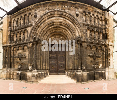 Panorama cucita alla porta di ingresso di St Jacob monastero nella città medievale di Ratisbona, Baviera, Germania Foto Stock