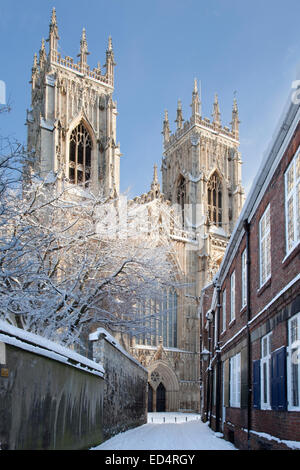 York Minster sotto la neve, North Yorkshire, Inghilterra. Foto Stock