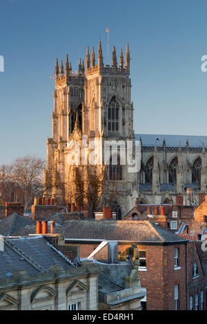 York Minster tramonto visto da Mansion House tetto, North Yorkshire, Inghilterra. Foto Stock