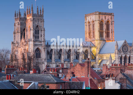 York Minster tramonto visto da Mansion House tetto, North Yorkshire, Inghilterra. Foto Stock