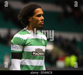Glasgow, Scozia. 27 dic 2014. Premiership scozzese. Celtic versus Ross County. Virgilio van Dijk lascerà il passo dopo il 0-0 Credito: Azione Sport Plus/Alamy Live News Foto Stock