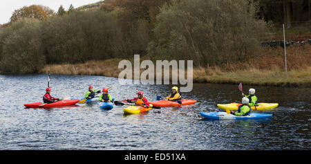 Formazione kayak, Plas y Brenin, Gwynedd, Galles del Nord, Regno Unito Foto Stock