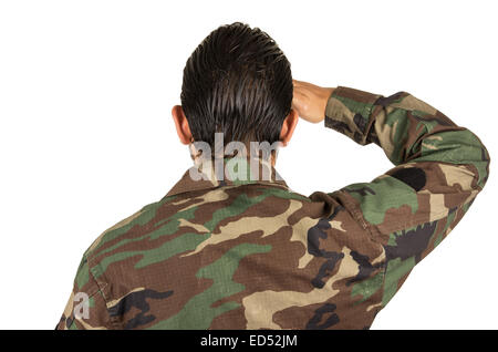 Vista posteriore dell'uomo in uniforme militare salutando Foto Stock