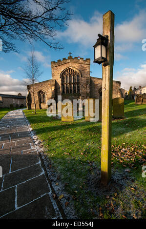 St Oswalds chiesa presso Askrigg, Wensleydale nel Yorkshire Dales National Park, North Yorkshire Foto Stock