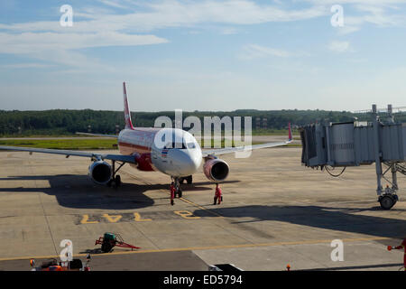 AirAsia tailandese tailandia Airbus A320, a dall'aeroporto internazionale di Bangkok Don Mueang. Thailandia, Sud-est asiatico. Foto Stock