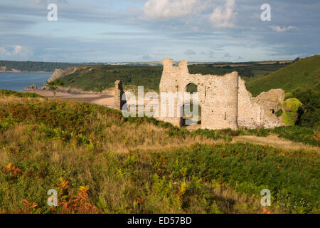 Il castello di Pennard e Three Cliffs Bay, Penisola di Gower, Swansea, West Glamorgan, Wales, Regno Unito, Europa Foto Stock