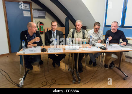 Bruxelles, Belgio, Conferenza sulla prevenzione dell'HIV sulla preparazione, profilassi pre-esposizione, l'Observatoire du Sida et des Sexualités, presentazione "Jean-Michel Molina", studio sull'AIDS IPERGAY, riunione del panel di relatori, discussione sulla presentazione scientifica, conferenza scientifica, operatori sanitari che parlano al pubblico, preparazione pre-esposizione profilassi HIV prevenzione attivisti [WP] uomini che parlano, persone francesi all'interno di AIDS Foto Stock