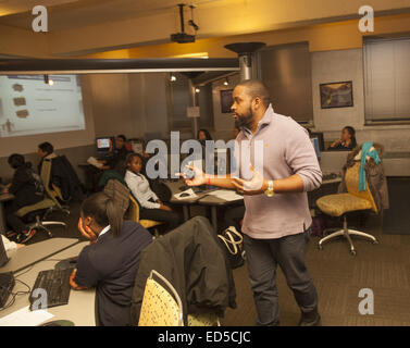 Ampliate gli orizzonti college prep lab sponsorizzato da un centro comunitario di Lower Manhattan, New York. Foto Stock