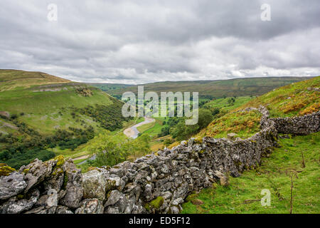 La splendida vista guardando verso il basso Swaledale dalle colline sopra Muker. Swaledale Canvas. Swaledale tele. Stampe Swaledale. Sw Foto Stock