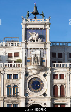 Dettaglio della Torre dell'Orologio, Torre dell'Orologio di Piazza San Marco, Venezia, Italia Foto Stock