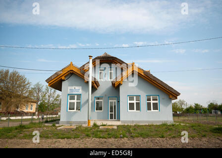 Tipico edificio nel villaggio di Caraoman, il delta del Danubio, Romania, Europa Foto Stock