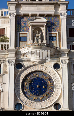 Dettaglio della Torre dell'Orologio, Torre dell'Orologio di Piazza San Marco, Venezia, Italia Foto Stock