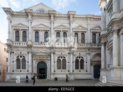 La facciata esterna, Scuola Grande di San Rocco, Venezia, Italia Foto Stock