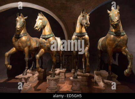 I Cavalli di San Marco, noto anche come la Quadriga Trionfale, Basilica di San Marco, Venezia, Italia Foto Stock