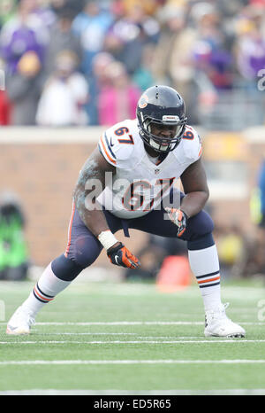 Minneapolis, Minnesota, Stati Uniti d'America. 28 dic 2014. Chicago Bears offensivo affrontare la Giordania Mills (67) è mostrata durante un gioco di NFL tra i Chicago Bears e i Minnesota Vikings a TCF Bank Stadium di Minneapolis, Minnesota. Credito: csm/Alamy Live News Foto Stock