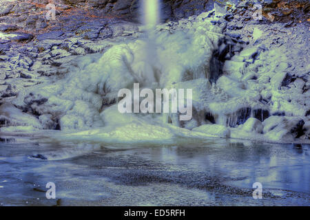 Con una sola goccia di 100 piedi questo è uno dei più grandi cascate nel paese e può essere trovato alla Hardraw, Wensleydale, Yo Foto Stock