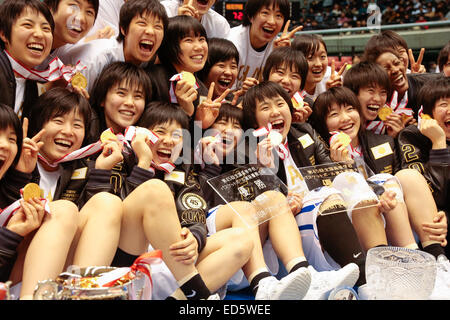 Tokyo Metropolitan Gymnasium, Tokyo, Giappone. 28 dic 2014. Ohkagakuen team group, 28 dicembre 2014 - Basket : JX-ENEOS WINTER CUP 2014 Il quarantacinquesimo tutto il Giappone Highschool torneo di basket donna cerimonia di premiazione presso il Tokyo Metropolitan Gymnasium, Tokyo, Giappone. © AFLO SPORT/Alamy Live News Foto Stock