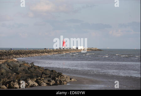 Faro di Poolbeg la baia di Dublino Foto Stock