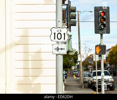 Edificio ad angolo nella città di Eureka Humboldt County California USA Foto Stock