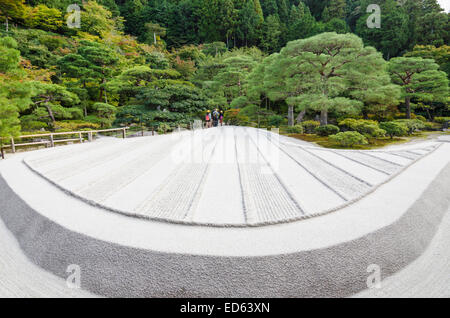 Giardino di sabbia di Ginkaku-ji, conosciuto anche come Tempio del Padiglione di Argento, Kyoto, Kansai, Giappone Foto Stock