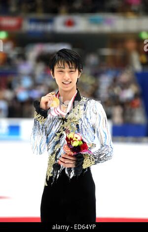 Yuzuru Hanyu, dicembre 27, 2014 - Pattinaggio di Figura : Yuzuru Hanyu festeggia con la sua medaglia d'oro durante il Giappone figura Skating Championships 2014 Uomini Cerimonia di Premiazione nella grande cappello a Nagano, Giappone. (Foto di Hitoshi Mochizuki/AFLO) Foto Stock
