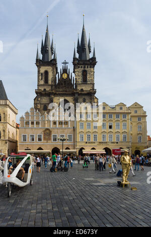 Praga, Repubblica Ceca - 18 settembre 2014: la chiesa della Madre di Dio davanti al Tyn. Piazza della Città Vecchia. Foto Stock