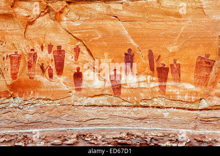 Questo indiana antica arte rupestre in Utah's remote Horseshoe Canyon e il Parco Nazionale di Canyonlands è parte della Grande Galleria. Foto Stock