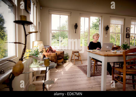 L'attrice Clare Holman in segale, East Sussex, Regno Unito Foto Stock