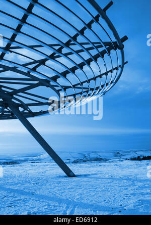 Lugubre sentire questo Lancashire Panopticon Halo che è il fulcro di un ex discarica al di sopra o al di sopra di ardesia Haslin Foto Stock