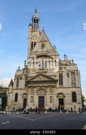 Saint-Étienne-du-Mont è una chiesa a Parigi, Francia, si trova sulle montagne Sainte-Geneviève vicino al Panthéon. Foto Stock