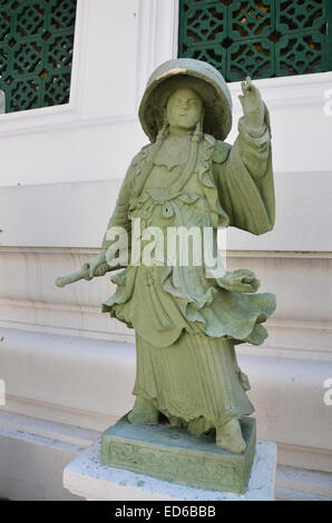 Nave cinese pietre di zavorra figurine di Wat Vihara Bowonniwet, o Wat Bowon situato su Bangkok in Thailandia. Foto Stock