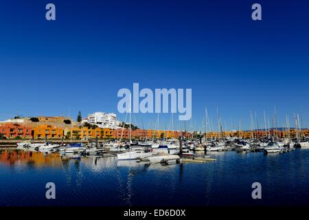 Marina di Portimao Portogallo - Blu cielo e mare Foto Stock