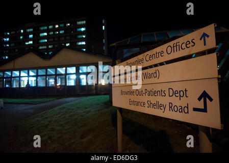 Glasgow, Regno Unito. 29 dic 2014. Un lavoratore del settore sanitario che è appena rientrato dall Africa occidentale è stato diagnosticato con il virus di Ebola e il virus viene trattata in Gartnavel Hospital di Glasgow. La donna che è arrivato dalla Sierra Leone nella notte di domenica, è in isolamento a Glasgow il Gartnavel Hospital. Credito: Sam Kovak/Alamy Live News Foto Stock