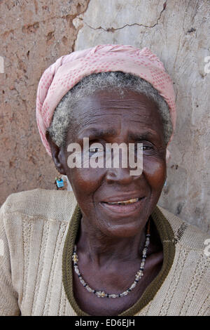 Donna anziana del Gambaga, Ghana Foto Stock