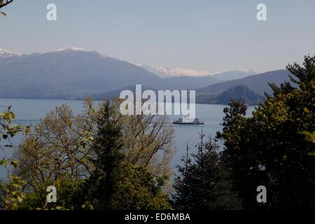 Una vista del lago Maggiore da Villa Taranto Foto Stock